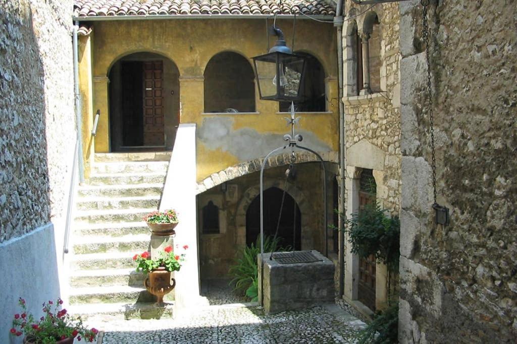 Domus - Casa Vacanza B&B Veroli Exterior foto